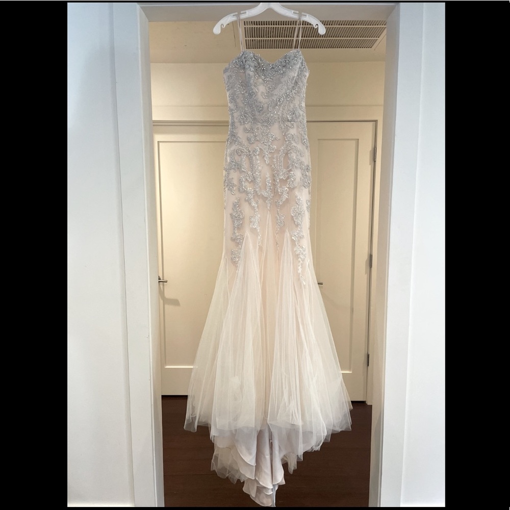 Enzoani Wedding Dress. NWT. Never been worn.